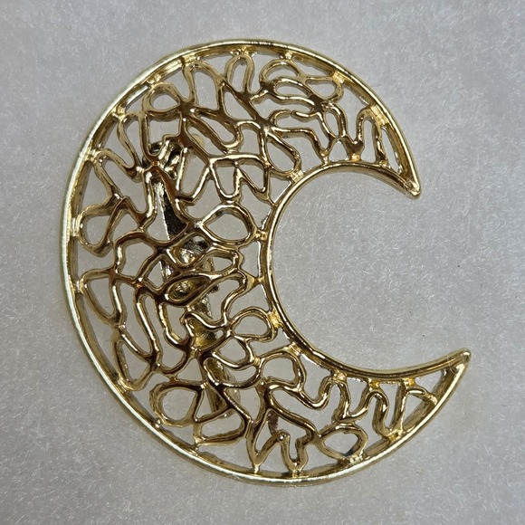 Jewelry - Vintage Gold Tone Crescent Moon Brooch Openwork Filigree Celestial 20th Century